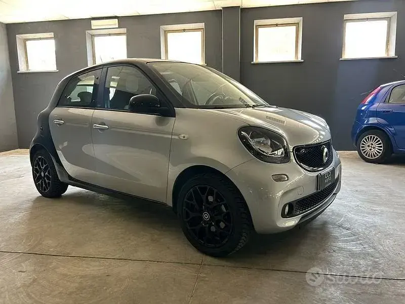 Usata Smart ForFour Passion 71 CV (52 kW) 2015 Grigio Utilitaria