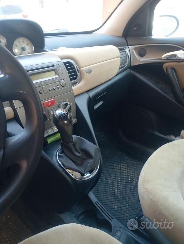 Usata Lancia Ypsilon 69 CV (50 kW) 2006 Grigio Utilitaria
