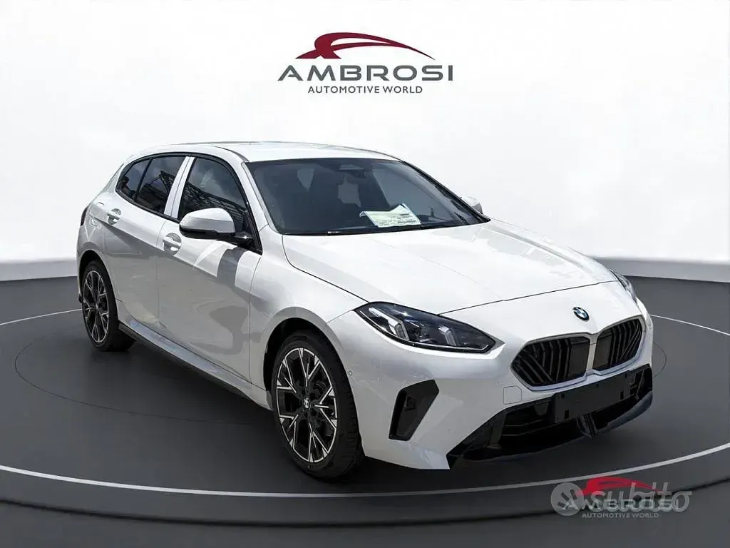 Nuova BMW 118 M Sport 150 CV (110 kW) 2026 Alpin white pastello Utilitaria