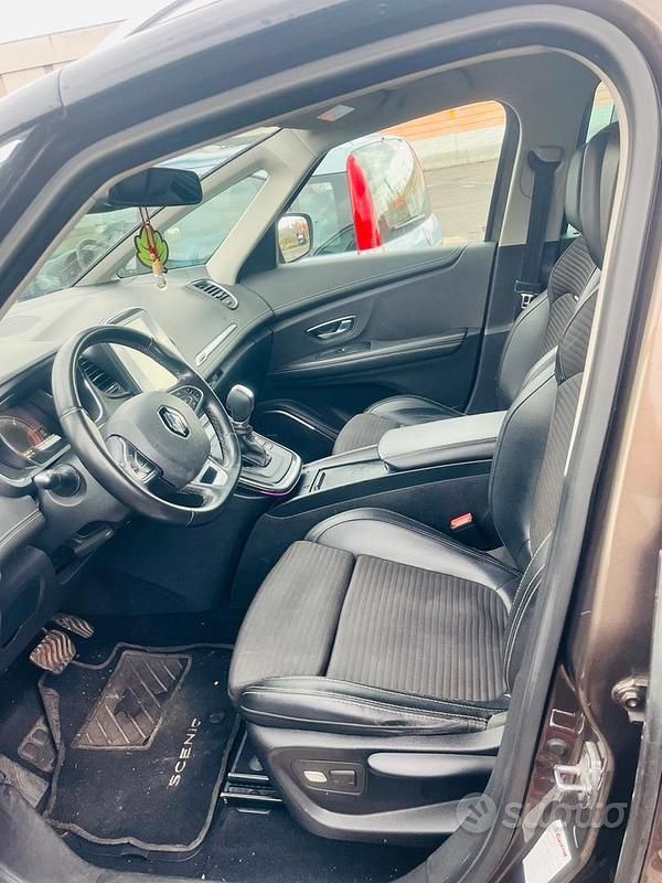 Usata Renault Grand Scénic IV 160 CV (117 kW) 2017 Marrone Monovolume