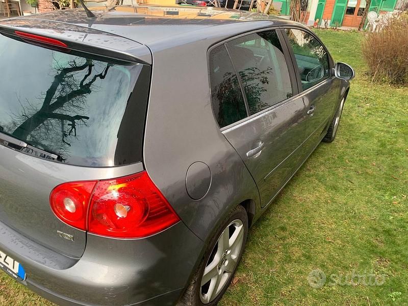 Usata VW Golf V Sportline 105 CV (77 kW) 2007 Grigio Berlina