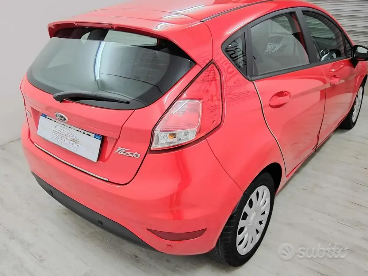 Usata Ford Fiesta Titanium 101 CV (74 kW) 2016 Rosso Utilitaria