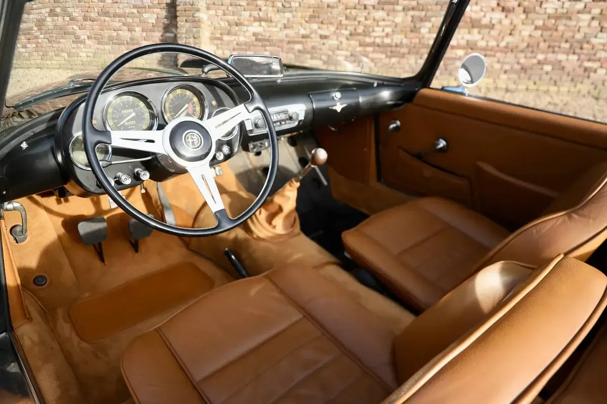 Usata Alfa Romeo 2000 115 CV (84 kW) 1961 Nero Cabrio