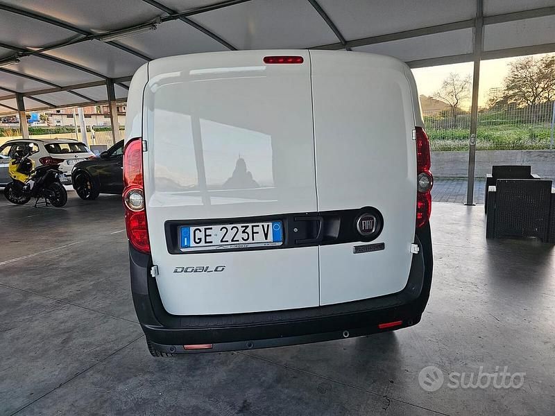 Usata Fiat Doblò 120 CV (88 kW) 2021 Bianco Monovolume