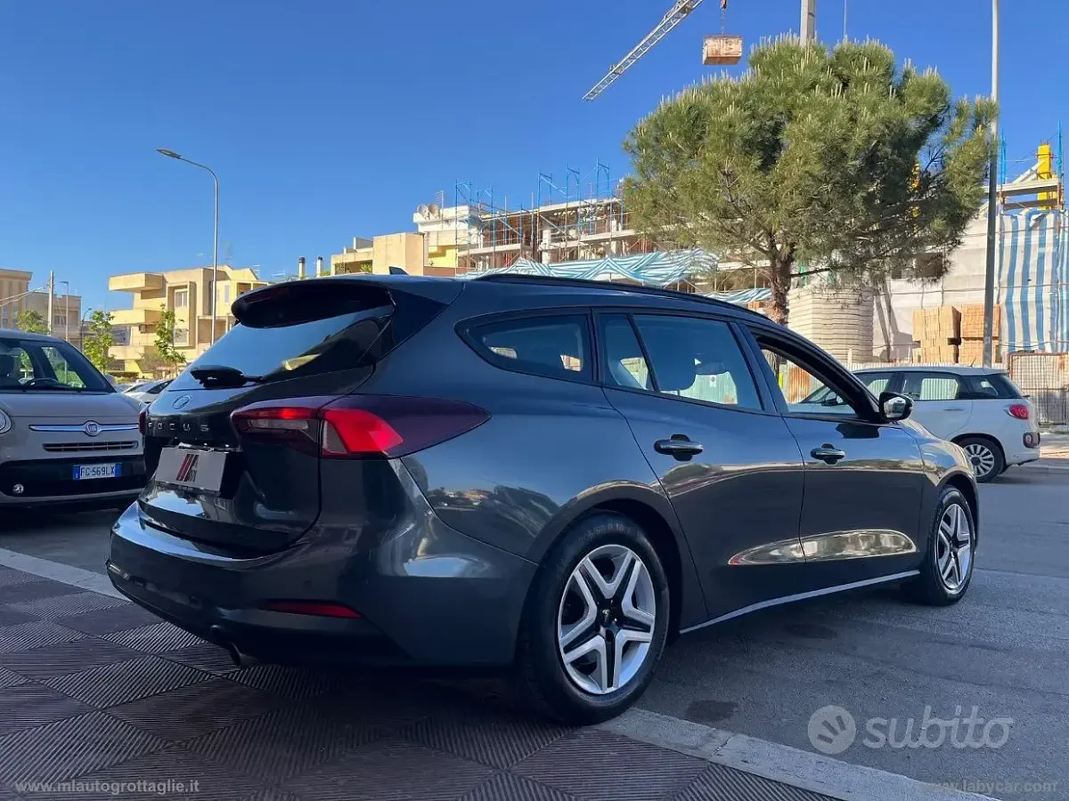 Usata Ford Focus Active 120 CV (88 kW) 2022 Grigio Station wagon