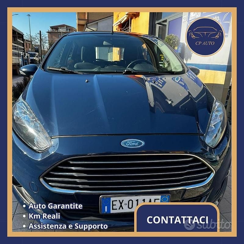 Usata Ford Fiesta 75 CV (55 kW) 2015 Blu Berlina