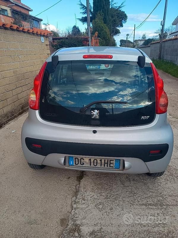 Usata Peugeot 107 68 CV (50 kW) 2007 Grigio Utilitaria