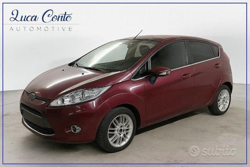 Usata Ford Fiesta Titanium 96 CV (70 kW) 2010 Rosso Utilitaria