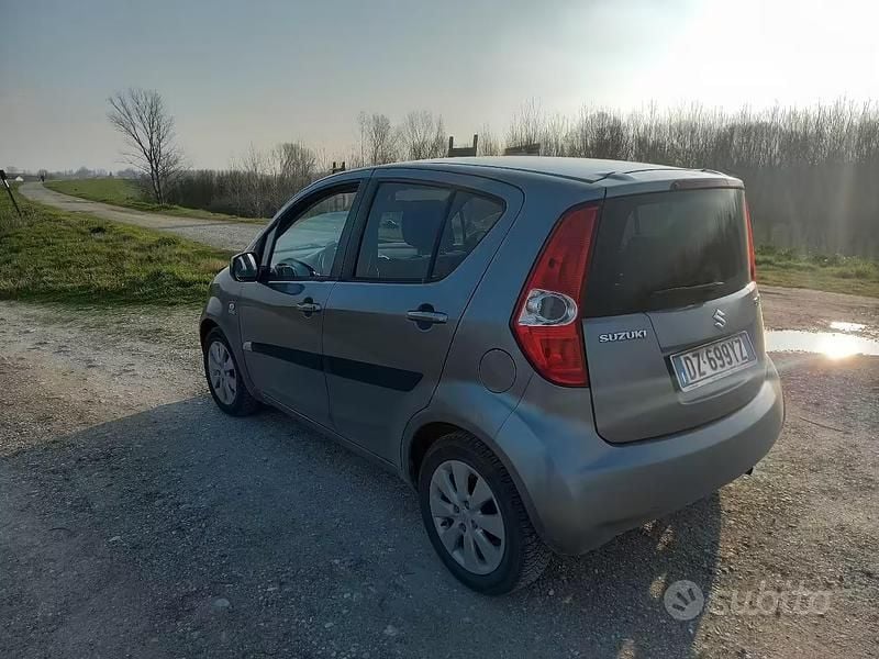 Usata Suzuki Splash 70 CV (51 kW) 2010 Grigio Utilitaria
