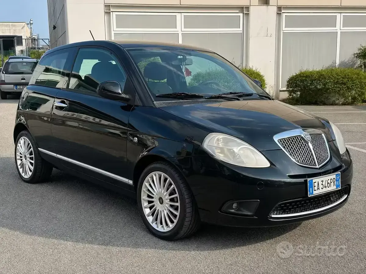 Usata Lancia Ypsilon 77 CV (56 kW) 2010 Nero Utilitaria