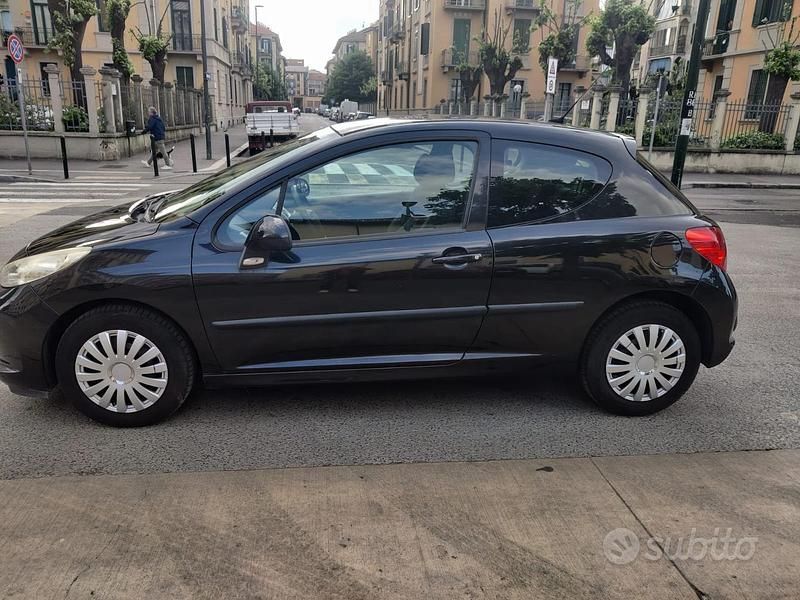 Begagnad Peugeot 207 Sport 75 HK (55 kW) 2009 Svart Sedan