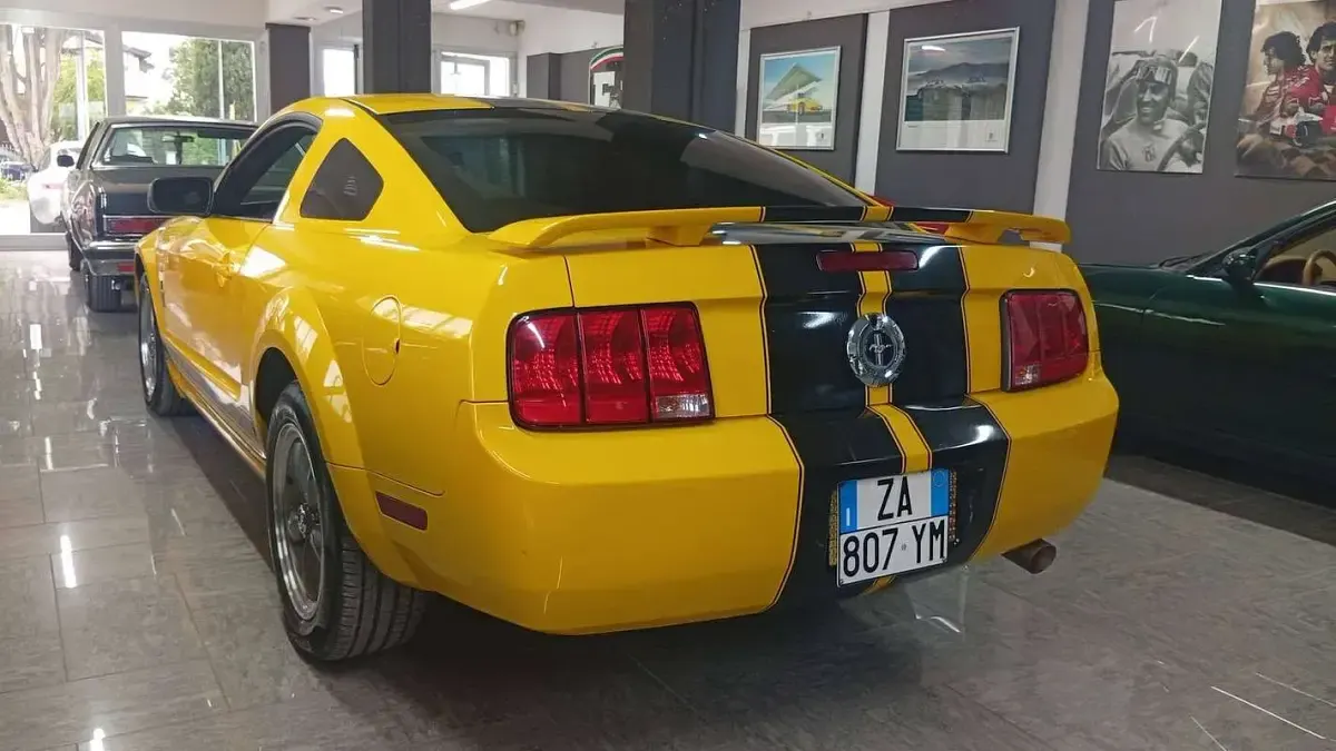 Usata Ford Mustang 245 CV (180 kW) 2006 Giallo Coupé