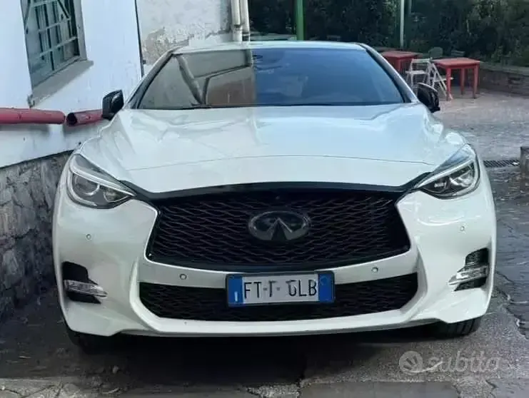 Usata Infiniti Q30 109 CV (80 kW) 2018 Bianco Berlina