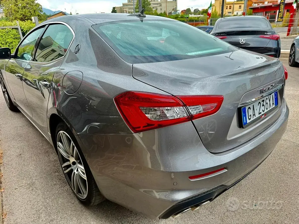 Usata Maserati Ghibli 350 CV (257 kW) 2021 Grigio Berlina