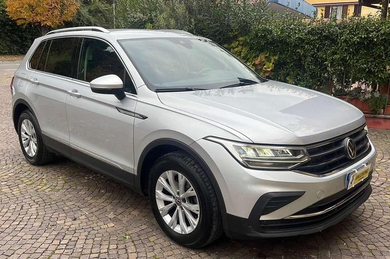 Argento Usata 2022 VW Tiguan Life SUV | 22.700 € (Ottimo prezzo) - Immagine 1/4
