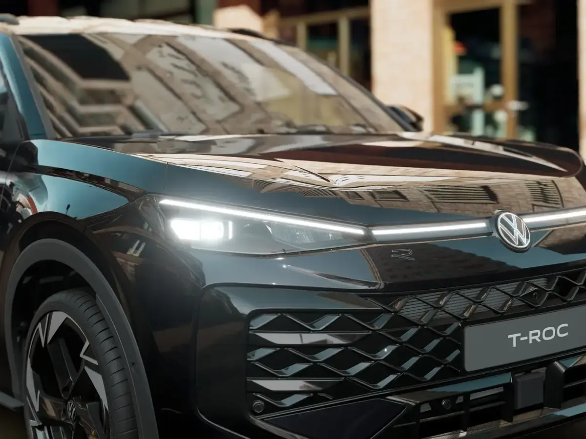 Nuova VW T-Roc R-line 150 CV (110 kW) 2026 Grenadill black metallizzato SUV