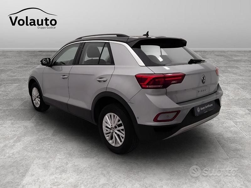 Usata VW T-Roc Life 110 CV (80 kW) 2023 Argento SUV