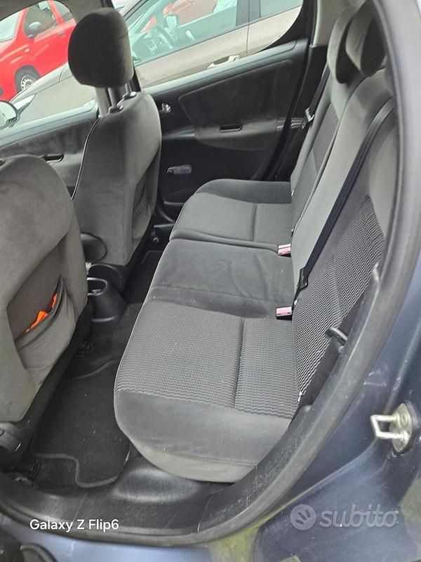 Usata Peugeot 207 70 CV (51 kW) 2007 Grigio Berlina