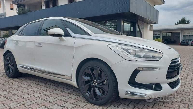 Bianco perlato Usata 2013 Citroën DS5 Sport Chic Due volumi | 13.000 € (Buon prezzo) - Immagine 1/4