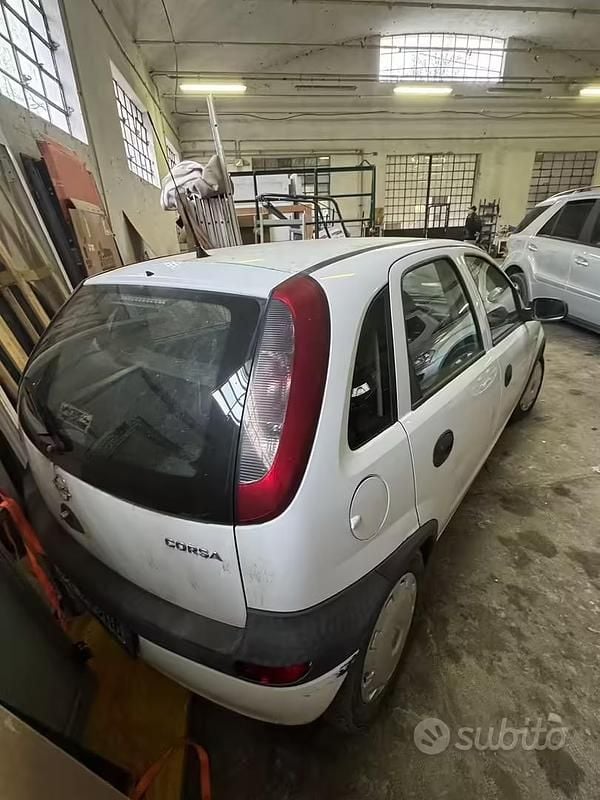 Usata Opel Corsa 58 CV (42 kW) 2002 Bianco Utilitaria