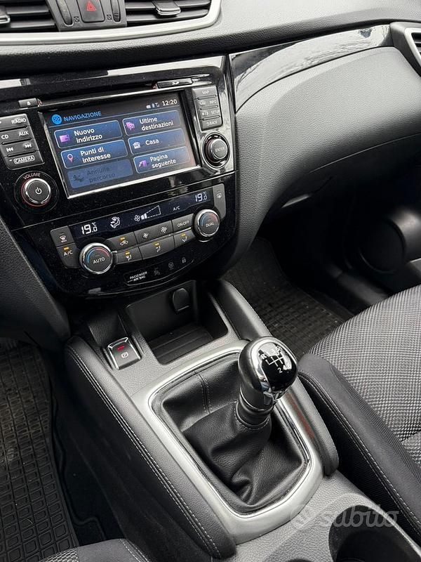 Usata Nissan Qashqai N-Connecta 115 CV (84 kW) 2016 Bianco SUV