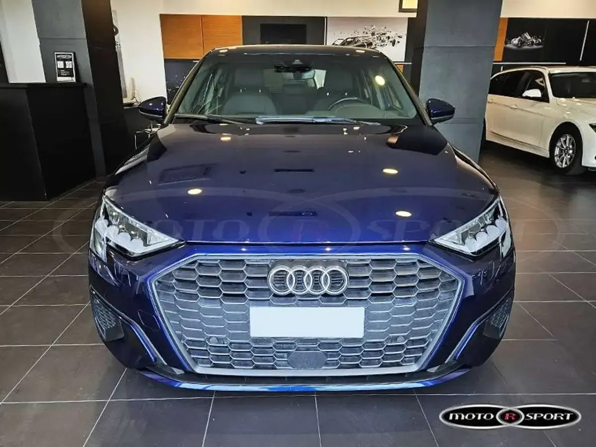 Usata Audi A3 Business 116 CV (85 kW) 2023 Blu/azzurro Berlina
