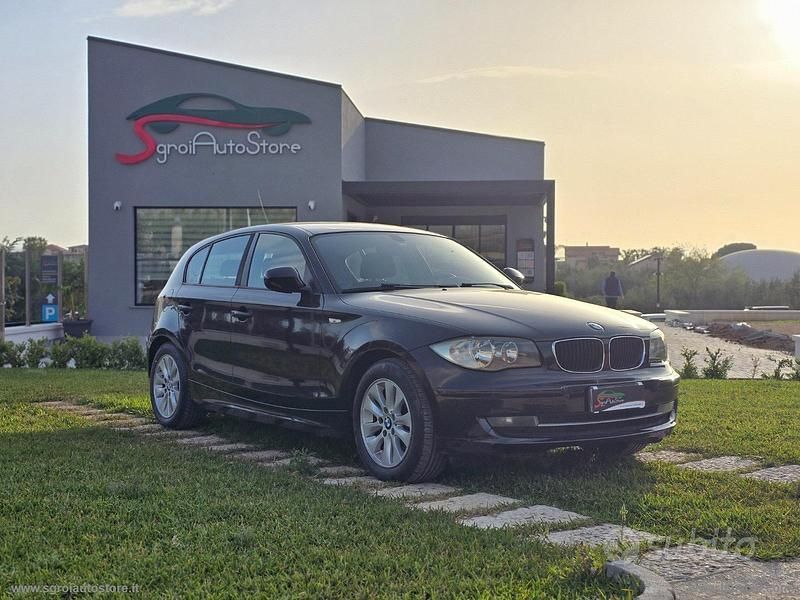 Usata BMW 120 176 CV (129 kW) 2010 Nero Utilitaria