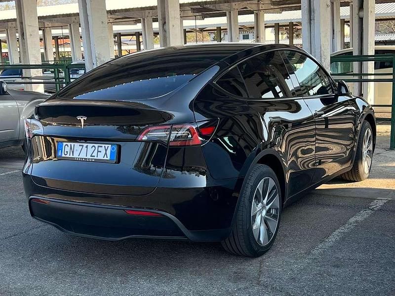 Usata Tesla Model Y RWD 88 kW (120 CV) 2023 Nero SUV