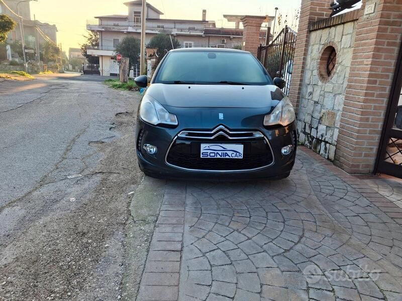 Grigio Usata 2013 Citroën DS3 Coupé | 6999 € (Molto cara) - Immagine 1/4