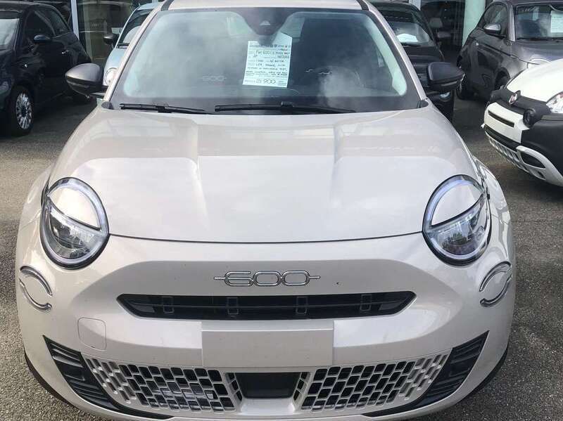 Nuova Fiat 600 101 CV (74 kW) 2025 Beige SUV