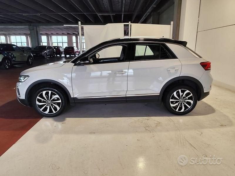 Usata VW T-Roc Life 110 CV (80 kW) 2023 Bianco SUV