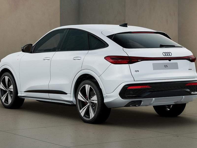 Nuova Audi Q5 Sportback S-Line 204 CV (150 kW) 2026 Bianco ghiacciaio metallizzato SUV