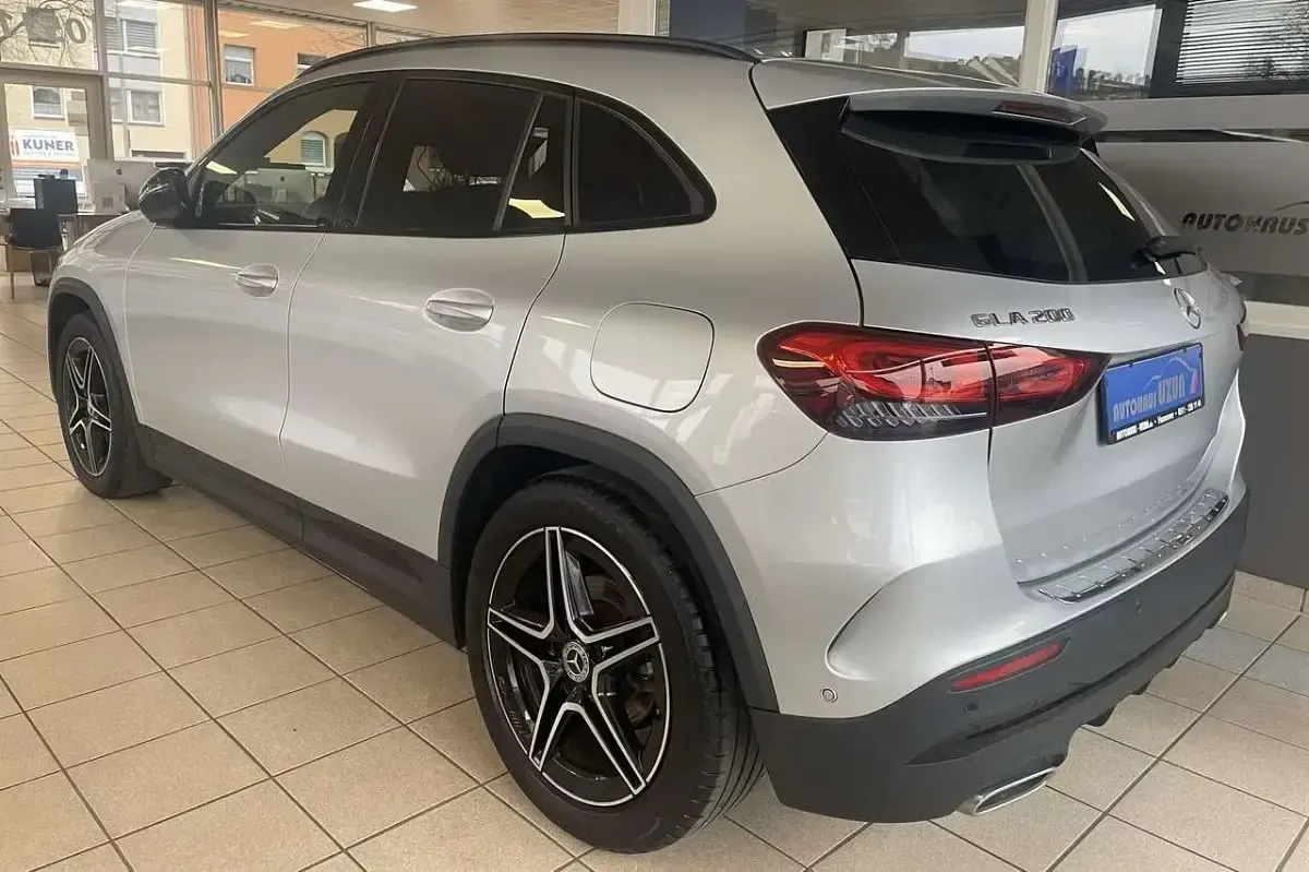 Usata Mercedes GLA200 AMG 163 CV (119 kW) 2021 Argento SUV