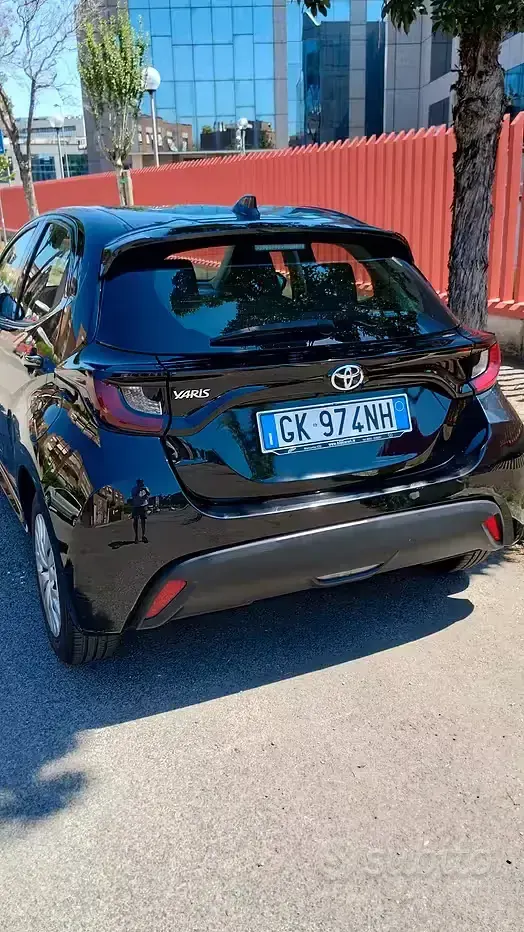 Usata Toyota Yaris 72 CV (52 kW) 2022 Nero Utilitaria