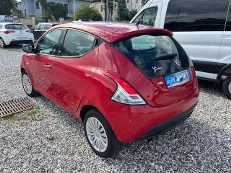 Usata Lancia Ypsilon 69 CV (50 kW) 2015 Rosso Utilitaria