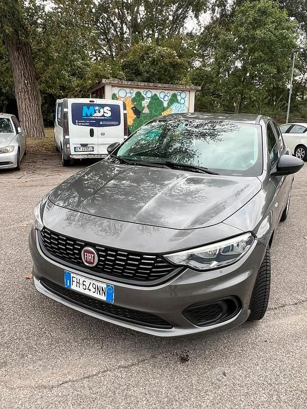 Usata 2017 Fiat Tipo Lounge Tre volumi | 5500 € (Super prezzo) - Immagine 1/4