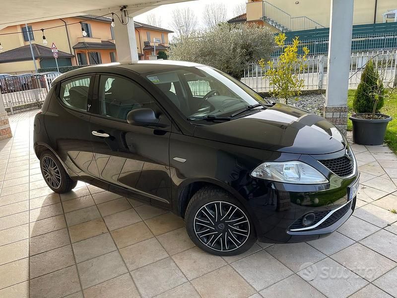 Usata Lancia Ypsilon Silver 80 CV (58 kW) 2017 Utilitaria