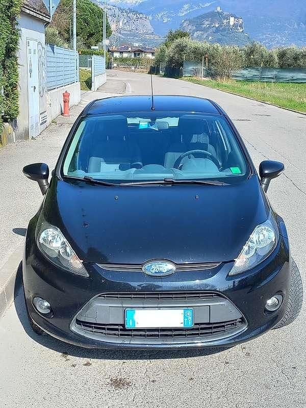 Usata Ford Fiesta 95 CV (69 kW) 2010 Nero Utilitaria