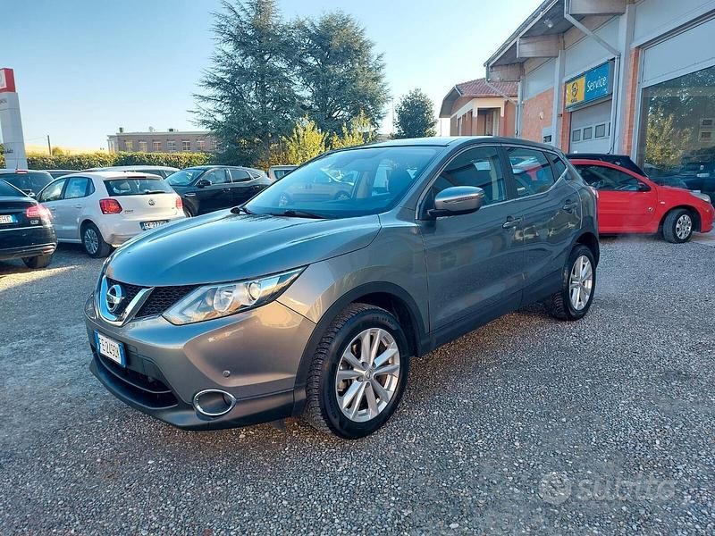 Usata Nissan Qashqai Tekna 116 CV (85 kW) 2016 Grigio SUV