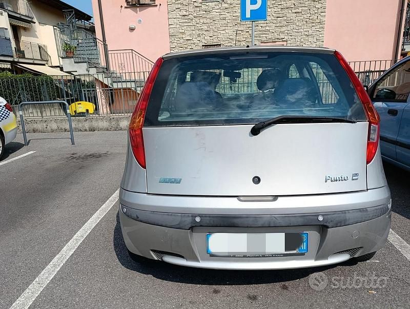 Usata Fiat Punto 80 CV (58 kW) 2001 Grigio Utilitaria