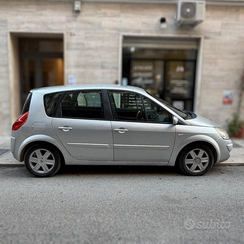 Usata Renault Scénic III 106 CV (77 kW) 2009 Grigio Monovolume