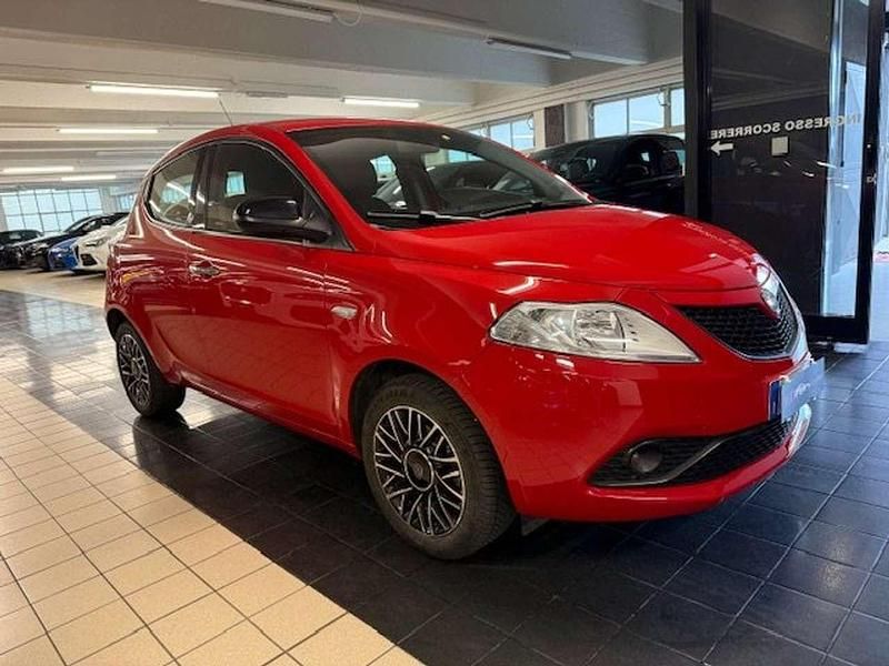 Usata Lancia Ypsilon Gold 69 CV (50 kW) 2019 Rosso Utilitaria