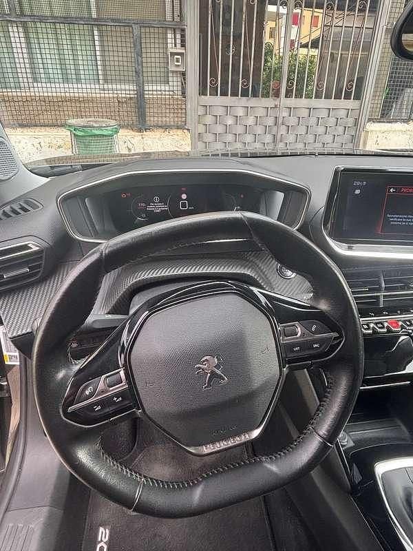 Usata 2021 Peugeot 2008 Allure SUV | 15.200 € (Buon prezzo) - Immagine 1/4