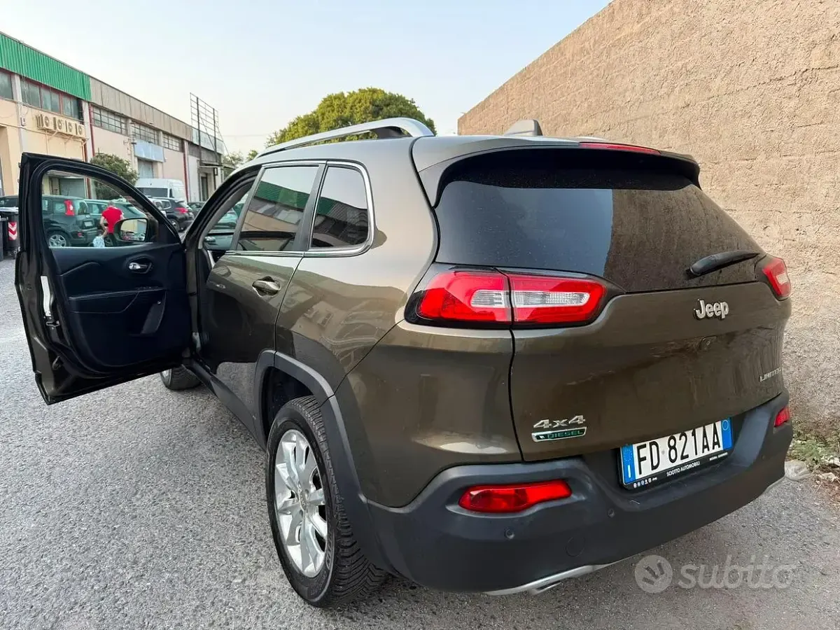 Usata Jeep Cherokee 170 CV (125 kW) 2014 Verde SUV
