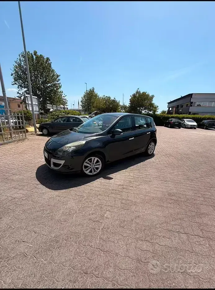 Usata Renault Scénic 110 CV (80 kW) 2010 Nero Monovolume