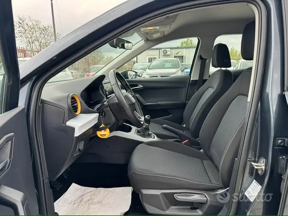 Usata Seat Arona Style 95 CV (69 kW) 2023 Grigio SUV