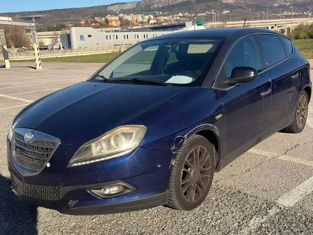 Usata Lancia Delta 120 CV (88 kW) 2010 Blu/azzurro Utilitaria
