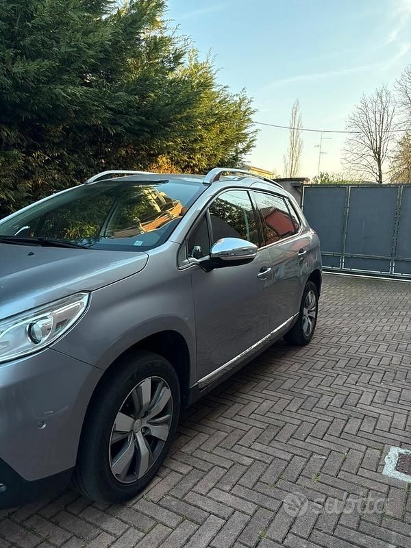 Usata Peugeot 2008 Allure 92 CV (67 kW) 2015 Grigio SUV