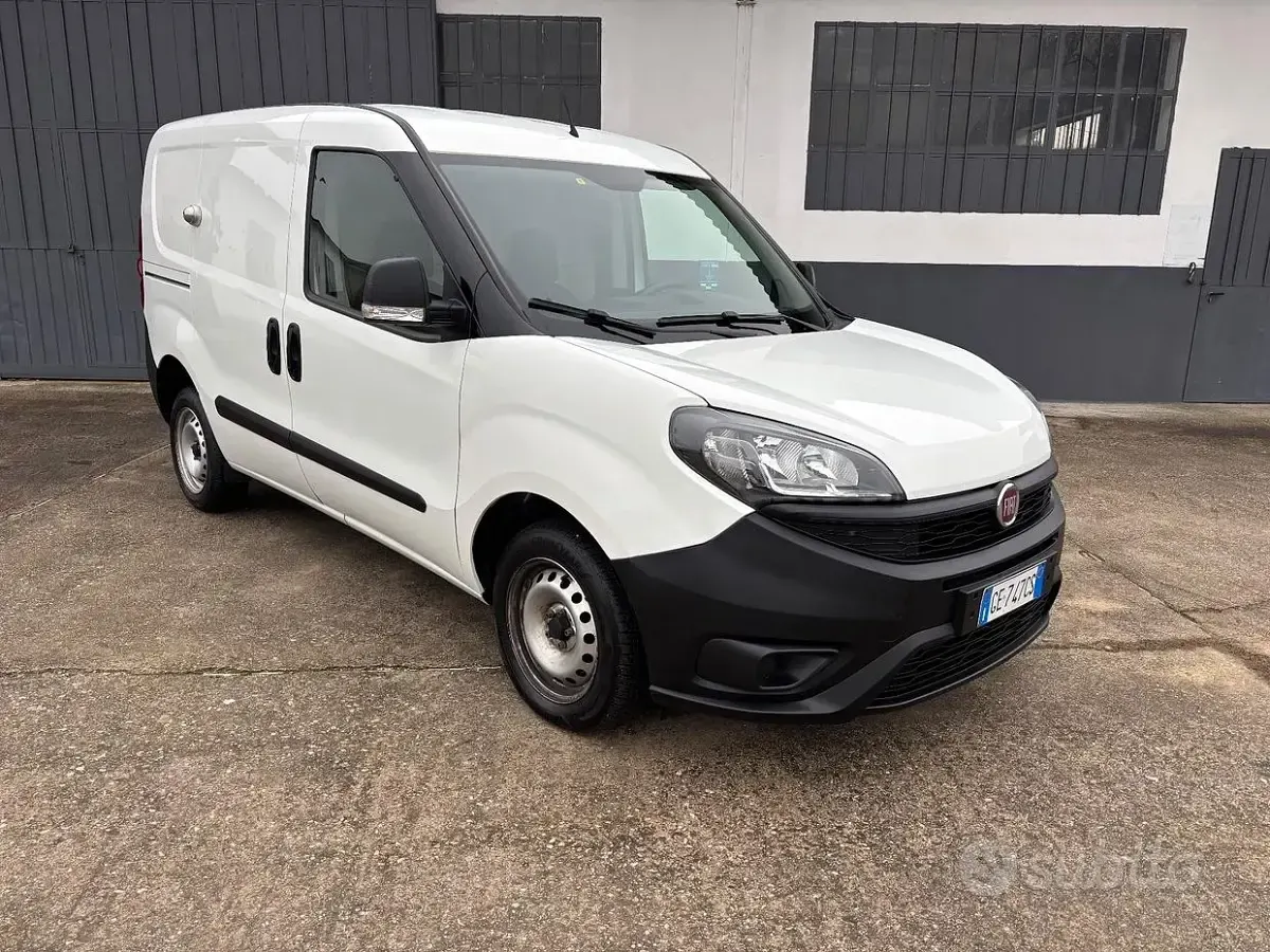 Usata Fiat Doblò Easy 95 CV (69 kW) 2021 Bianco Monovolume