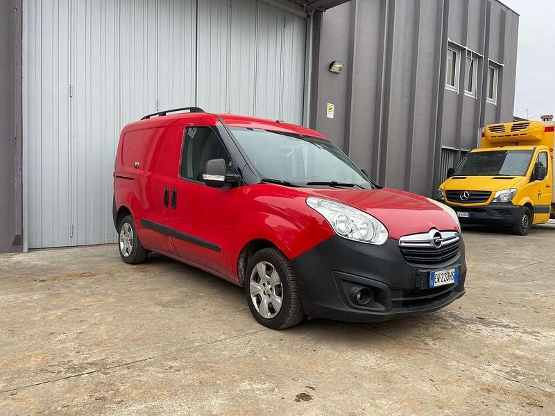 Usata Opel Combo 105 CV (77 kW) 2014 Rosso Monovolume